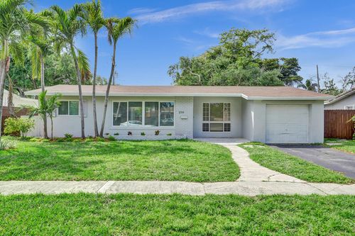 2114 N 42nd Ave, HOLLYWOOD, FL, 33021-4231 | Card Image