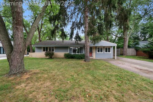 2495 Walce Dr, West Bloomfield, MI, 48324-1770 | Card Image