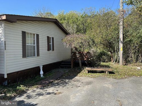 1011 Valley Ct, HAMBURG, PA, 19526-8997 | Card Image