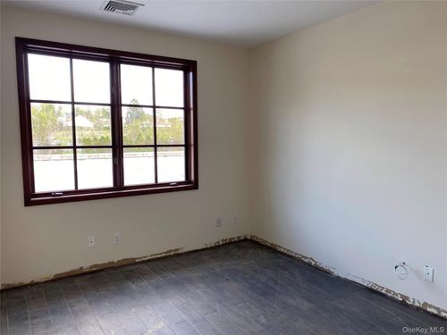 21 Cedar Swamp Rd, Glen Cove, NY, 11542-3755 | Card Image