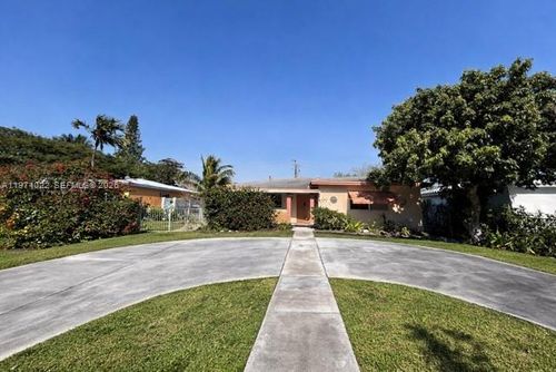 31 Se 7th St, Dania Beach, FL, 33004-4318 | Card Image