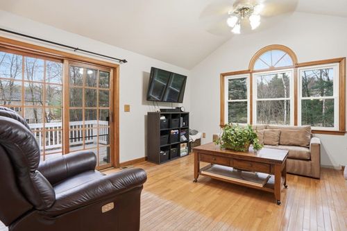 21 W Chamberlain Rd, Merrimack, NH, 03054-4009 | Card Image