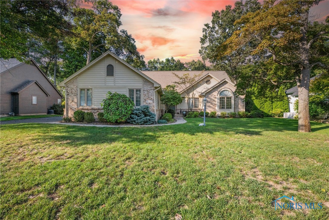 Orchard Lake Rd, Holland, OH 43528