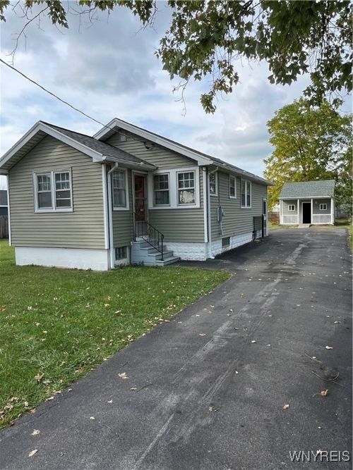 4524 Chester Ave, Niagara Falls, NY, 14305-1302 | Card Image