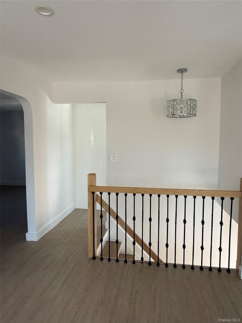 2-21918 74th Ave, Oakland Gardens, NY, 11364-3032 | Card Image