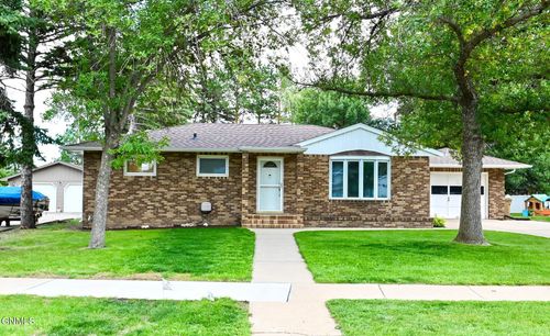 1817 9th Street Sw, Minot, ND, 58701 | Card Image