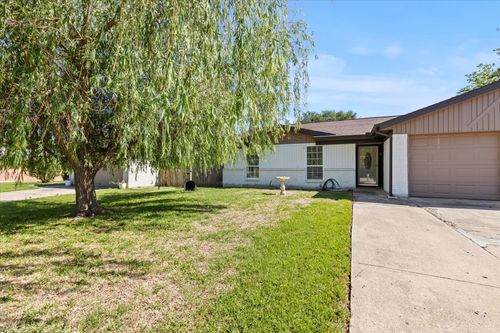 521 Cole Ave, Saginaw, TX, 76179-1130 | Card Image