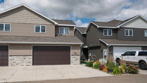 2463 Water Park Loop Se, Mandan, ND, 58554-5234 | Card Image