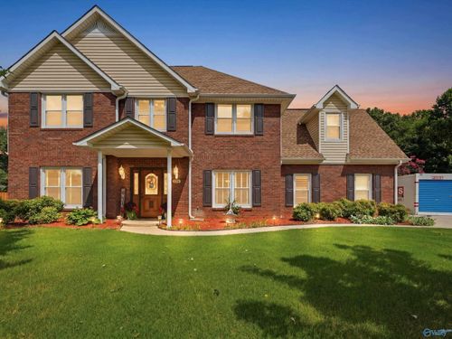 110 Golden Oak Dr Nw, Huntsville, AL, 35806-1082 | Card Image