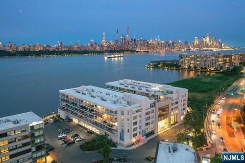 3 Somerset Ln, Edgewater, NJ, 07020-2419 | Card Image