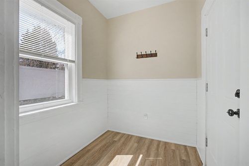 118 W Hillcrest Ave, Manchester, NH, 03103-7345 | Card Image