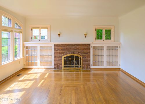 2611 W Yakima Ave, Yakima, WA, 98902-2836 | Card Image