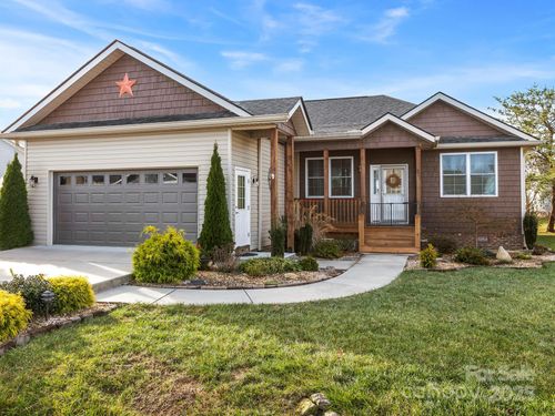 371 Beechnut Dr, Hendersonville, NC, 28739-7104 | Card Image