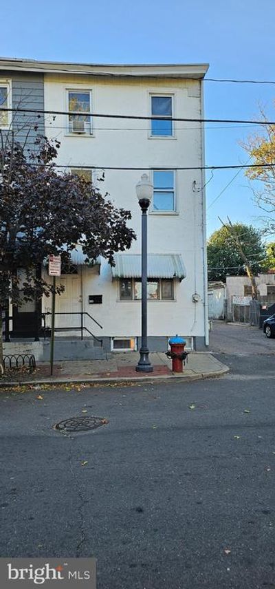 112 Roebling Avenue, Townhouse with 5 bedrooms, 1 bathrooms and null parking in Trenton NJ | Image 1