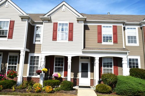 102 Soo Line Dr, Grayslake, IL, 60030-2477 | Card Image