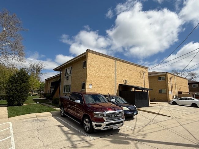 APT-2 - 593 Park Plz, Condo with 2 bedrooms, 1 bathrooms and 1 parking in GLEN ELLYN IL | Image 8