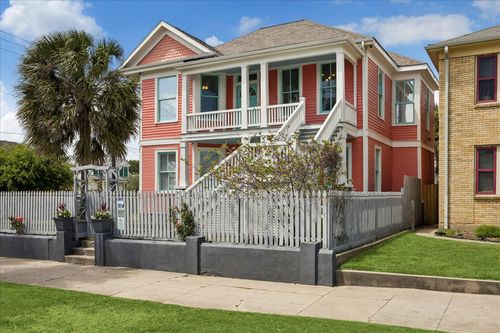 724 Broadway St, Galveston, TX, 77550-5246 | Card Image