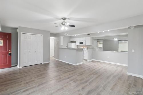 413 Water Tower Cir, Brighton, MI, 48116-2920 | Card Image