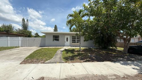 5621 Cleveland St, Hollywood, FL, 33021-5142 | Card Image