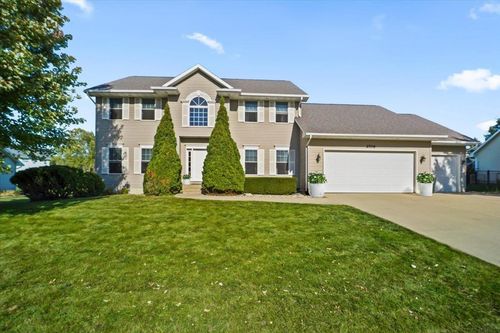 2706 Country Meadow Ln, Cedar Falls, IA, 50613-1595 | Card Image