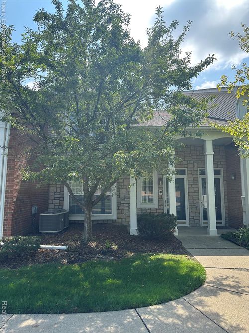 5816 Pine Aires Dr, Sterling Heights, MI, 48314-1352 | Card Image