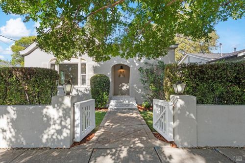 527 Monroe Street, Napa, CA, 94559 | Card Image