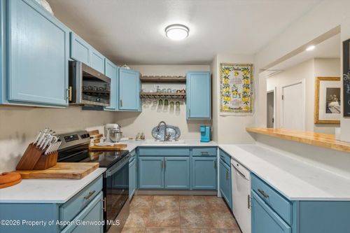 805 Munro Ave, Rifle, CO, 81650-3633 | Card Image