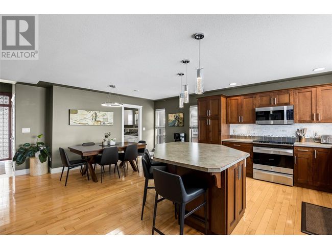 2022 Hugh Allan Dr, House other with 6 bedrooms, 3 bathrooms and 6 parking in Kamloops BC | Image 11