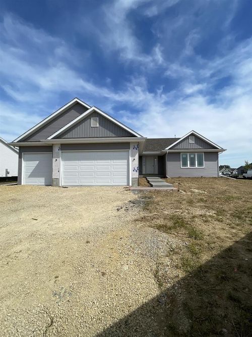 3709 Cardinal Dr, Beloit, WI, 53511-8561 | Card Image