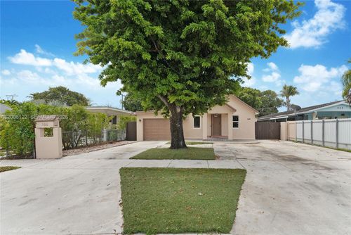 166 E 17th St, Hialeah, FL, 33010-3136 | Card Image