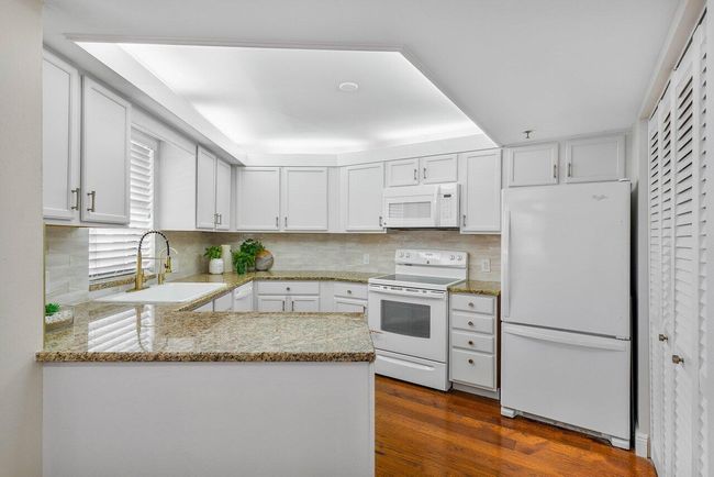 APT-205 - 19800 Sandpointe Bay Dr, Condo with 2 bedrooms, 3 bathrooms and null parking in Tequesta FL | Image 15