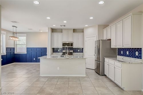 6366 Beavertail Pond Ave, Las Vegas, NV, 89122-7623 | Card Image