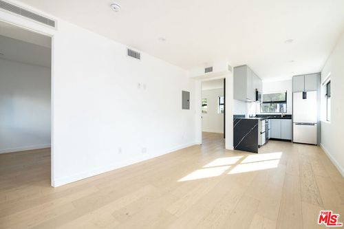 2-1325 Cabrillo Ave, Venice, CA, 90291-3755 | Card Image
