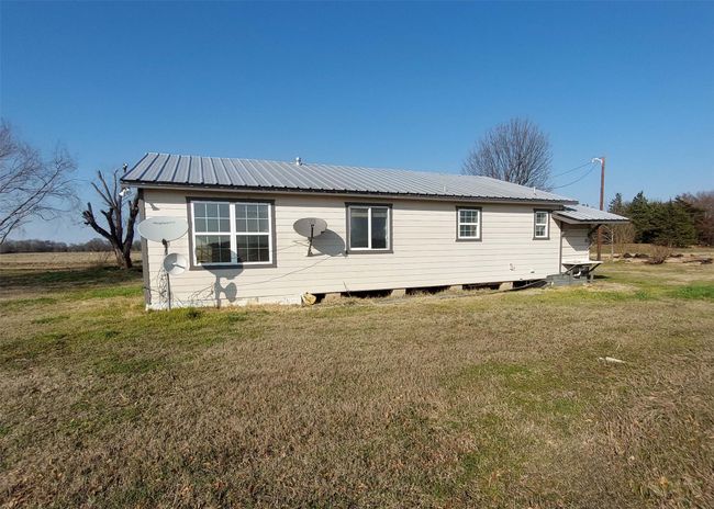 584 County Road 2131, House other with 2 bedrooms, 2 bathrooms and null parking in Telephone TX | Image 5