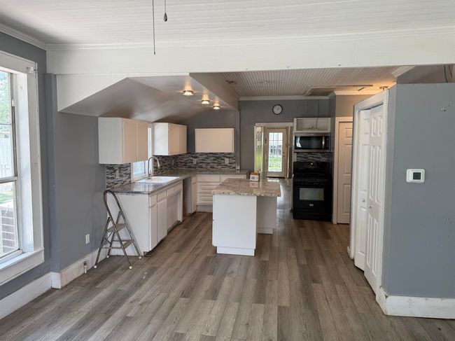 407 S Main St, House other with 2 bedrooms, 3 bathrooms and null parking in Burnet TX | Image 13