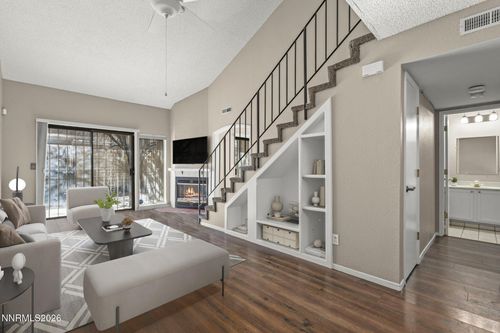 8670 Dixon Ln, Reno, NV, 89511-1522 | Card Image