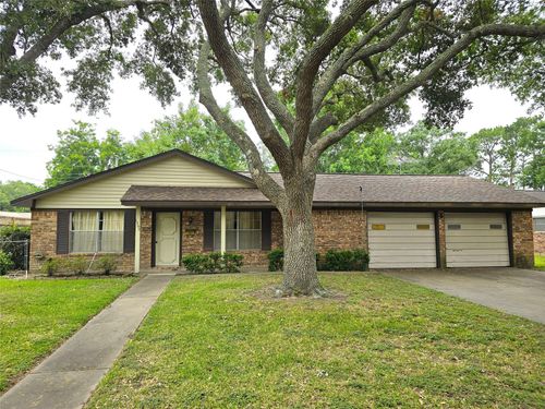 1205 Appling St, El Campo, TX, 77437-2101 | Card Image