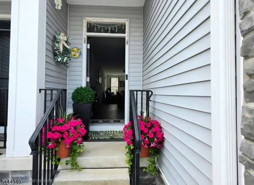 27 Wisteria Ct, Monroe Twp, NJ, 08831-7304 | Card Image