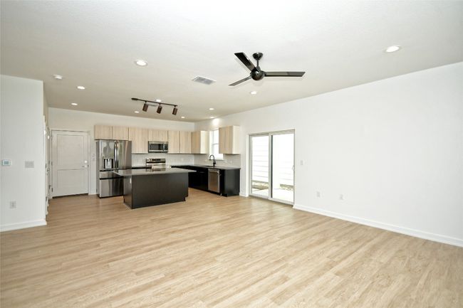 APT-25 - 7601 Cooper Ln, House other with 3 bedrooms, 3 bathrooms and 2 parking in Austin TX | Image 11