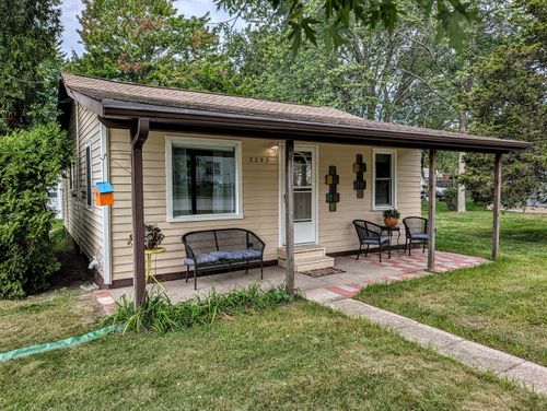 2293 Dowd St, Muskegon, MI, 49441-3215 | Card Image