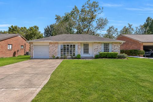 107 Stratmore Dr, Friendswood, TX, 77546-3632 | Card Image