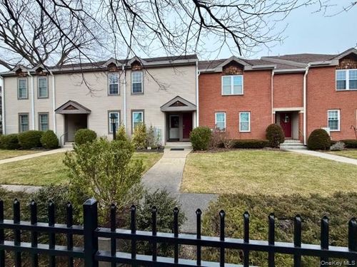 42 Greenmeadow Dr, Babylon, NY, 11702-2342 | Card Image