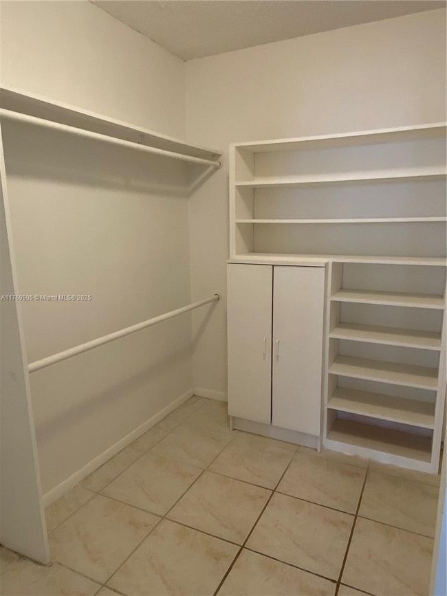 APT-1920 - 2500 Parkview Dr, Condo with 2 bedrooms, 2 bathrooms and null parking in Hallandale Beach FL | Image 10