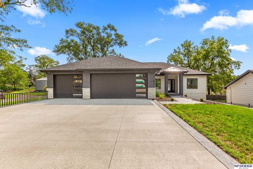 5841 S 48th Avenue, Omaha, NE, 68117 | Card Image