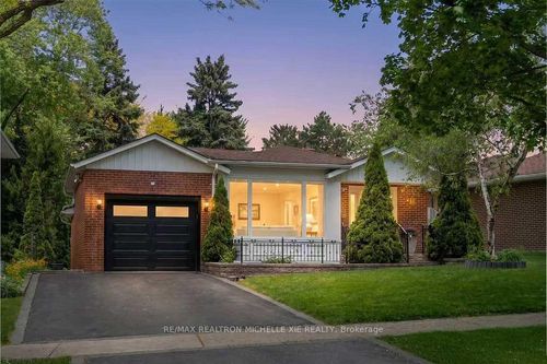 8 Meadowglade Cres, North York, ON, M2J1C7 | Card Image