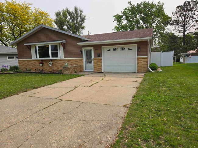 1005 Red Maple Ave, House other with 3 bedrooms, 2 bathrooms and null parking in Cresco IA | Image 25