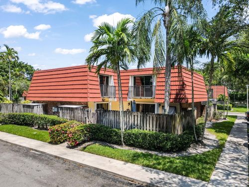 725 Nw 99th Cir, Plantation, FL, 33324-4946 | Card Image