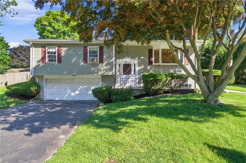 31 Monica Dr, Cumberland, RI, 02864-2018 | Card Image