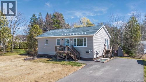 563 Scoullar St, Oromocto, NB, E2V1H3 | Card Image
