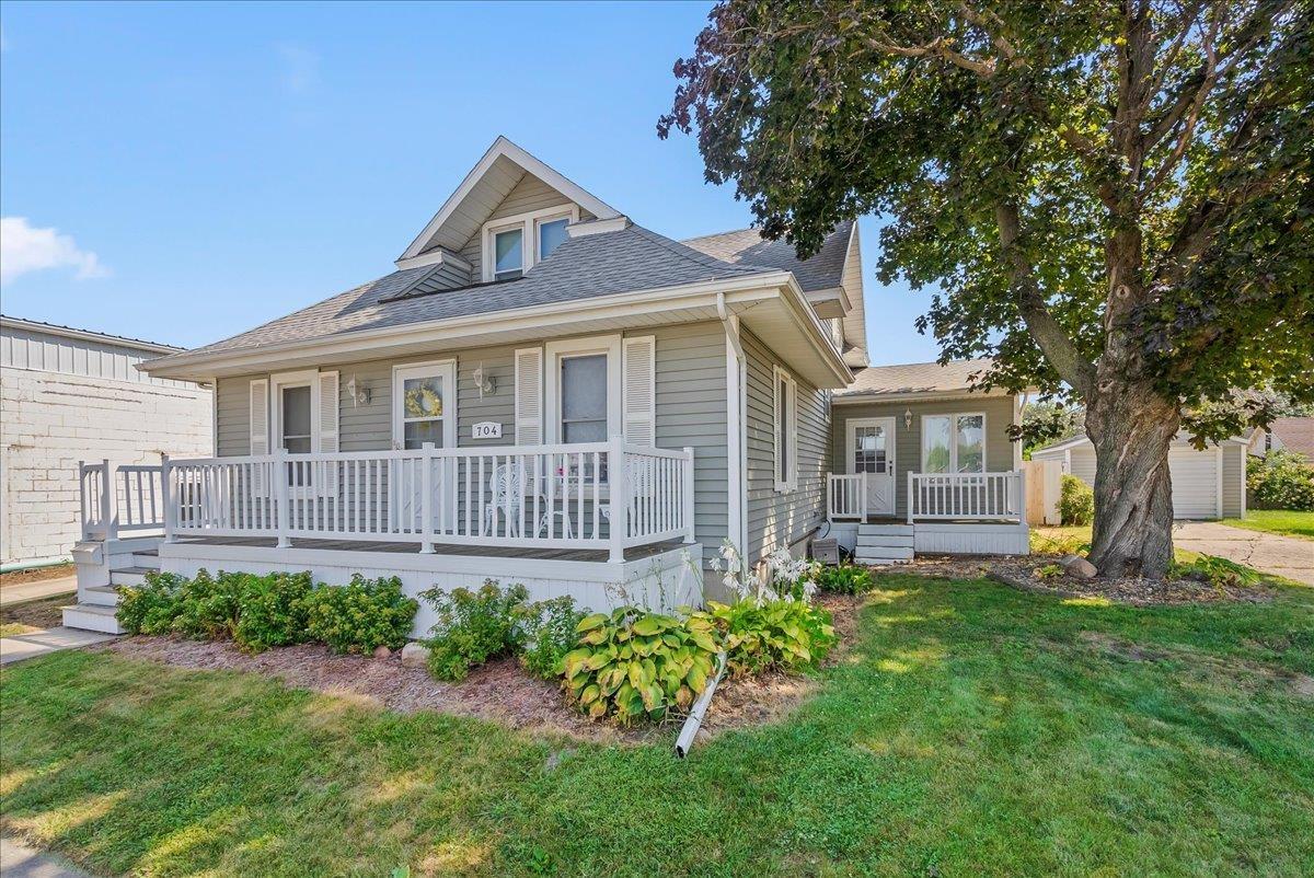 4th St, Grundy Center, IA 50638